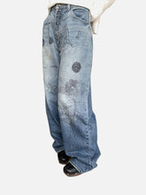 Jeans mit Graffiti-Wasserzeichen